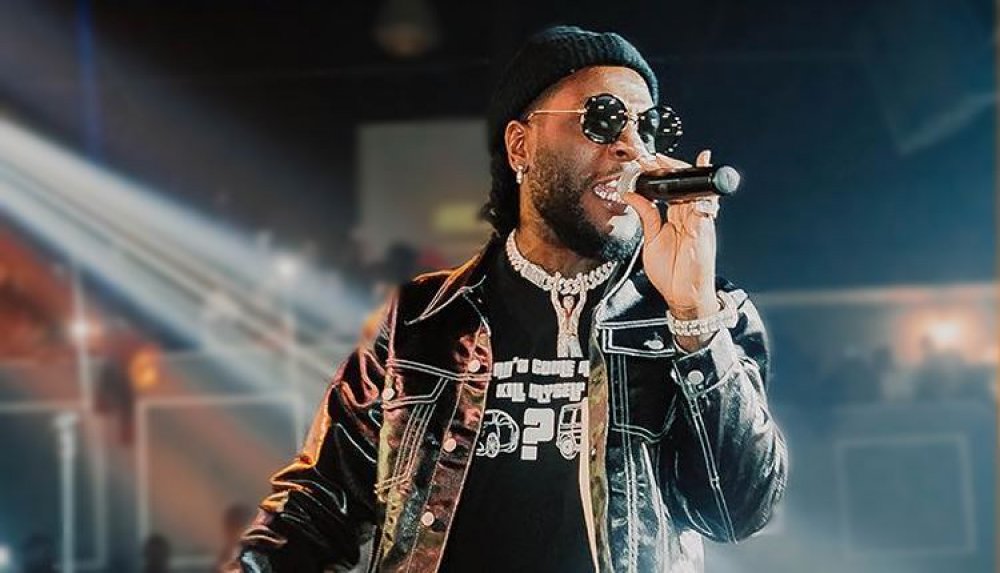 Watch As Burna Boy Pays Tribute To SARS Victims In Powerful 