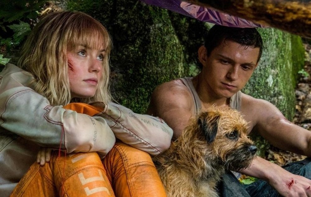 Daisey Ridley and Tom Holland in CHAOS WALKING