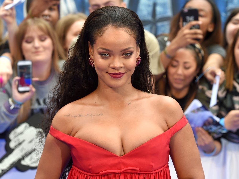 Rihanna Flaunts Her Hot Body In New Instagram Photos