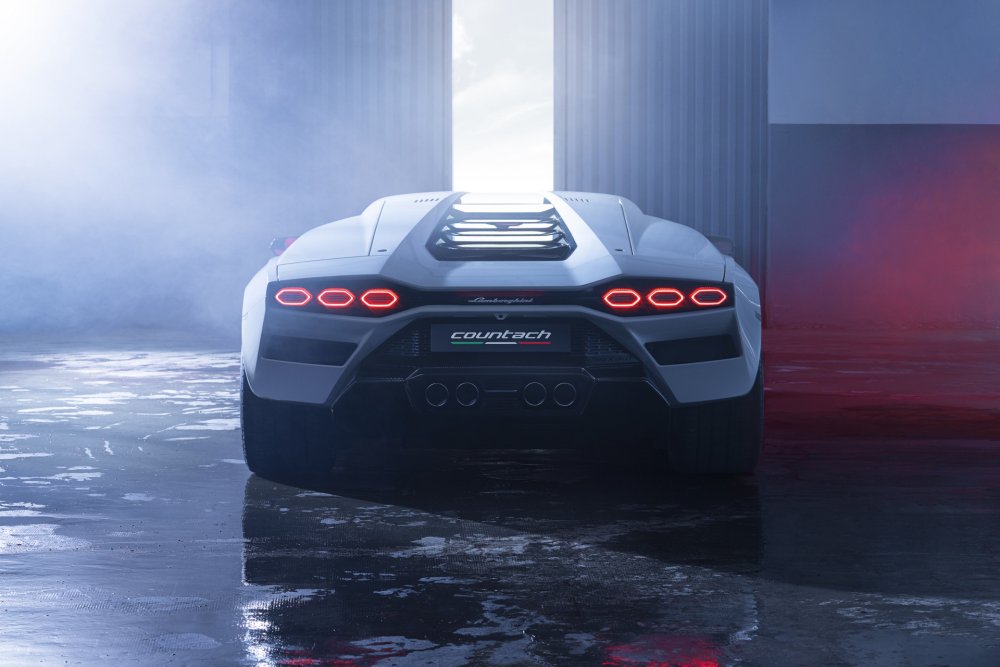 Lamborghini Unveils Countach Supercar (VIDEO)